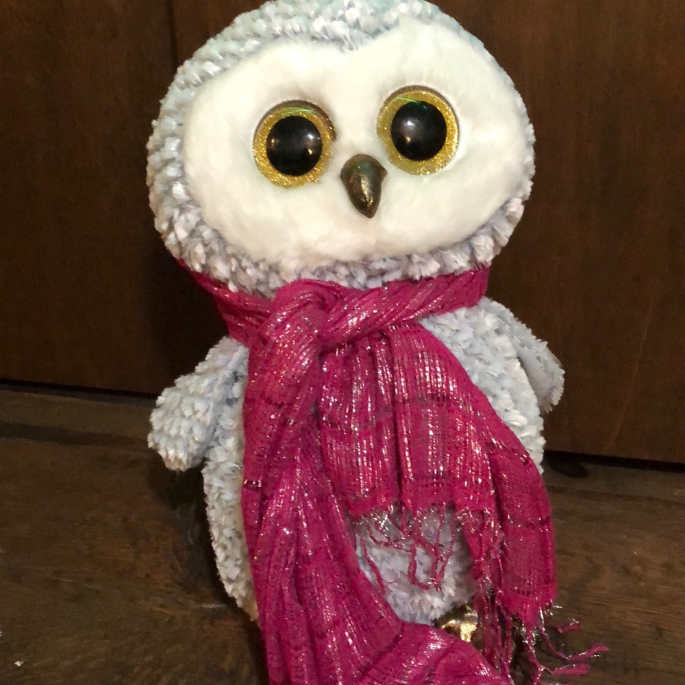 A SUPER cute magenta scarf with a silver tinsel!